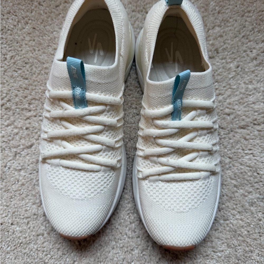 Rival Women's Sneakers - Picture 3 of 7